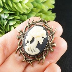 Skeleton Skull Lady Cameo Brooch Pin Vintage Antique Victorian Epoch Goth Cameo Brass Oval Brooch Pin Jewelry Gift 8242