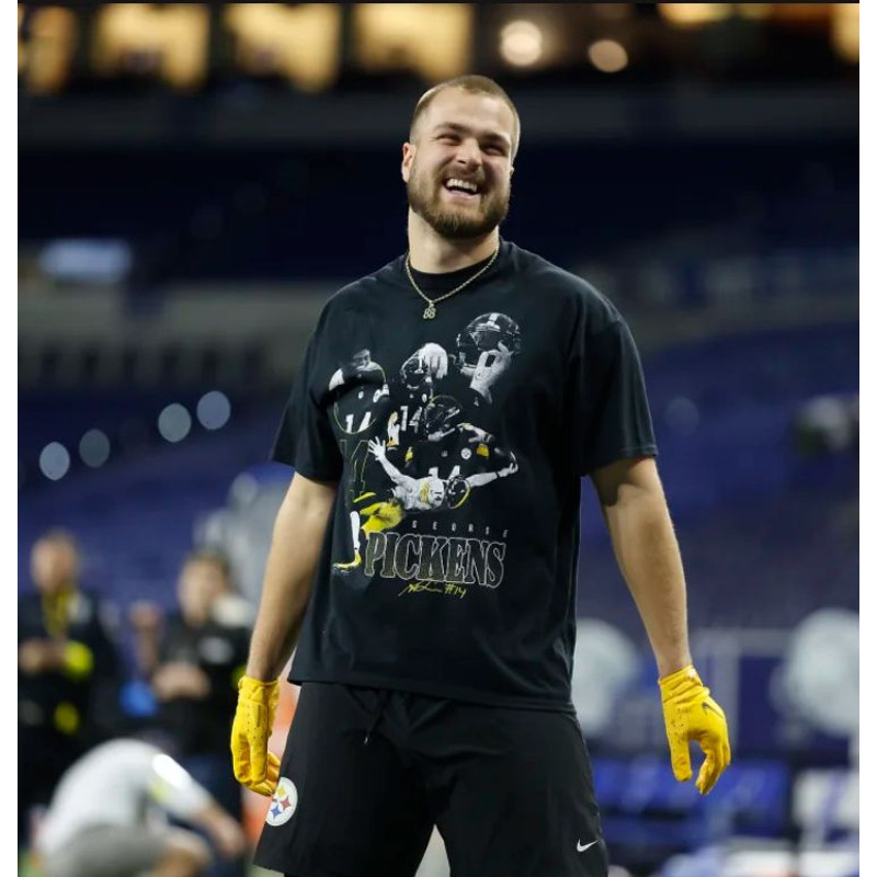 Pat Freiermuth Wearing George Pickens T-shirt 1.jpg