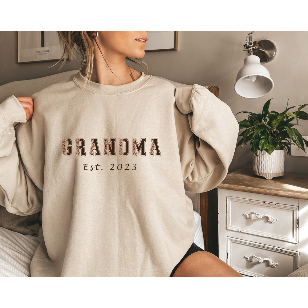 Custom Leopard Grandma Sweatshirt Personalized Est Nonna Sweater Mother's Day Gift Granny Tee Trendy Apparel Shirt Cute Gifts for New Nana.jpg