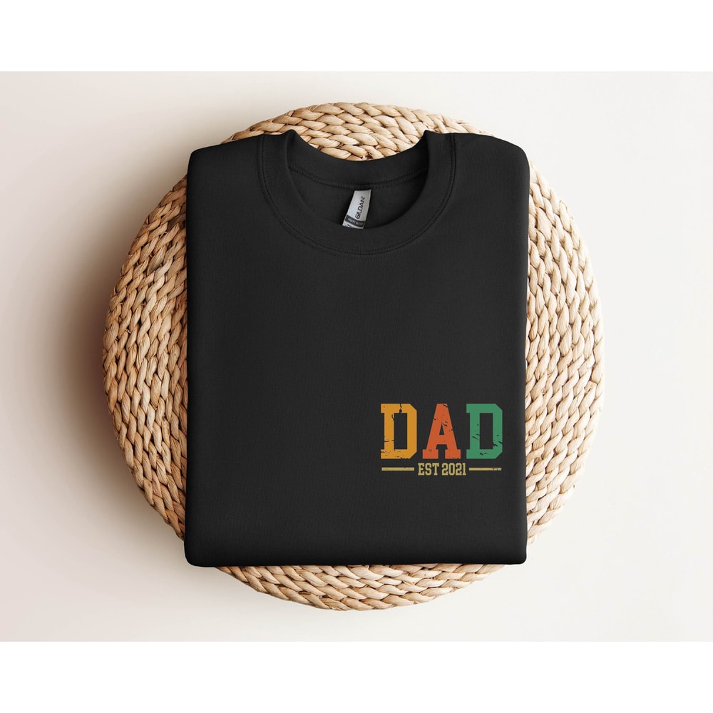 Personalized Dad Shirt, Dad Est 2024 Tshirt, Custom Dad, Pregnancy Announcement for Dad, Gift for Dad, Father's Day Shirt, New Dad Shirt.jpg