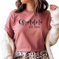 Grandma Est2020 Shirt, Mothers Day Gift, Cute Grandma Dhirt, Grandma Life Shirt, Custom Grandma Shirt, Pregnancy Reveal