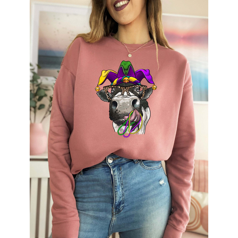 Mardi Gras Cow Sweatshirt, Highland Cow Mardi Gras Shirt, Cow Mardi Sweatshirt, Cute Cow Shirt, Louisiana Carnival Season.jpg