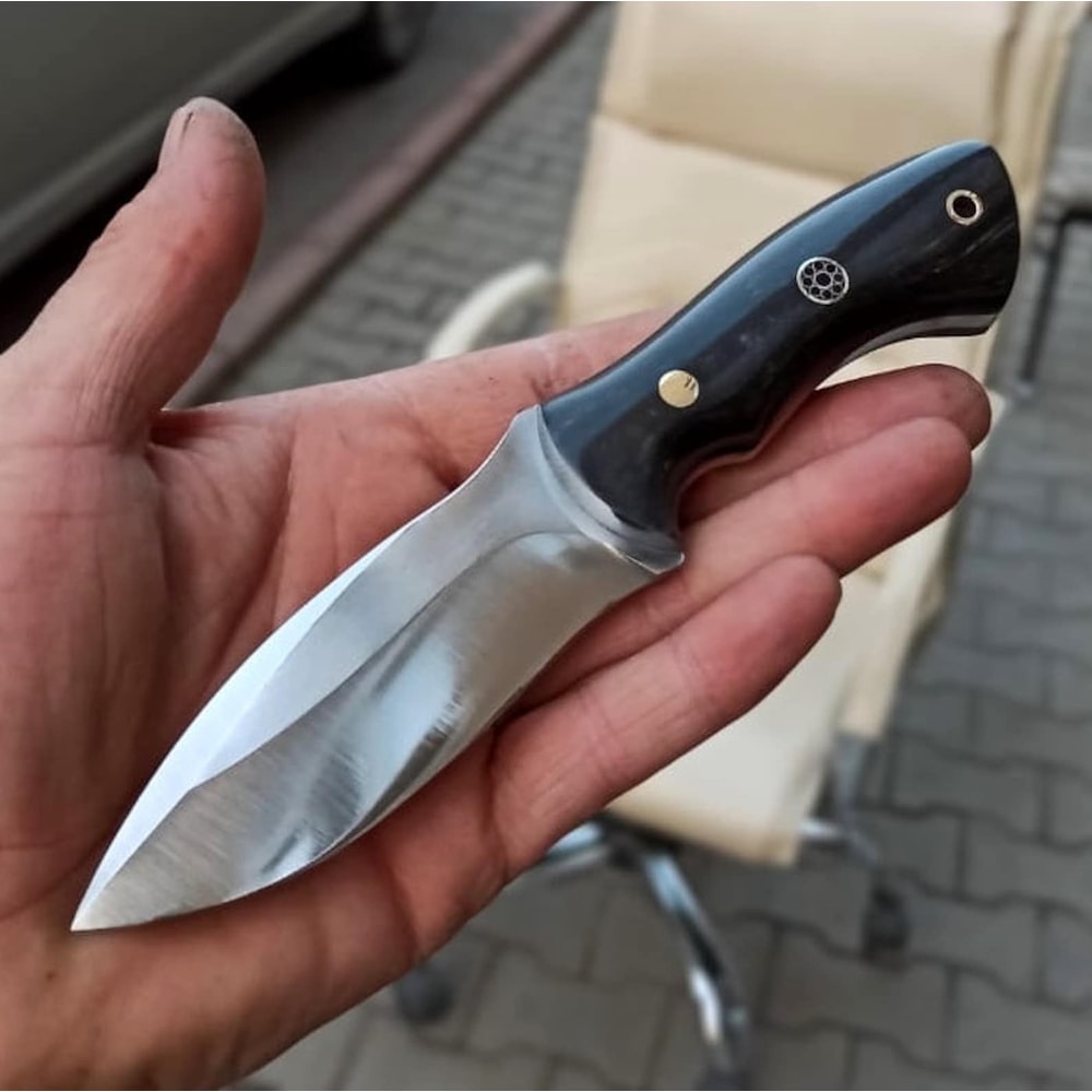 Full Tang Hunting Knife With Black Compact Grip Leather Sheath 2