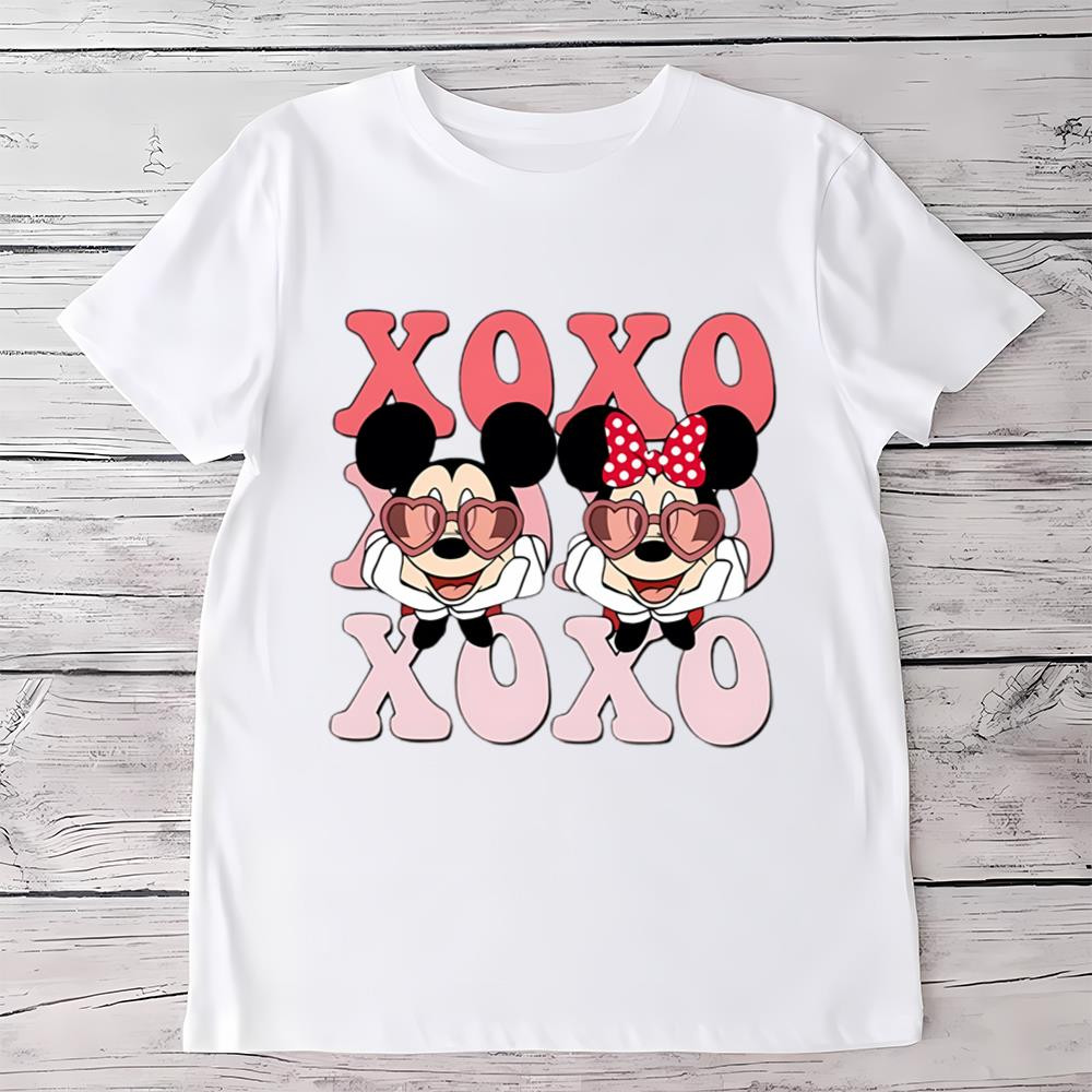 XOXO Disney MInnie And Mickey Valentines Shirt .jpg