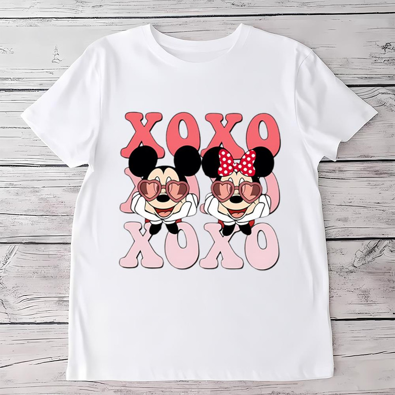XOXO Disney MInnie And Mickey Valentines Shirt .jpg