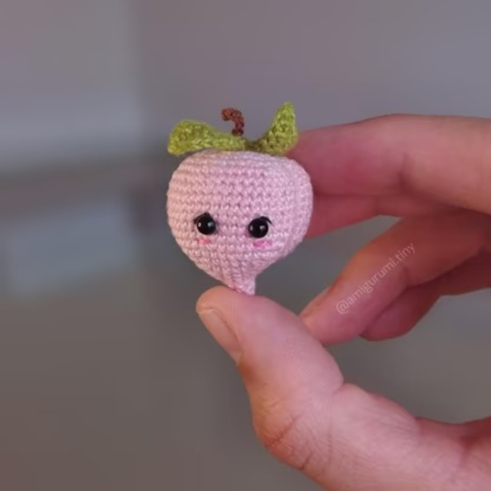 Tiny peach amigurumi.jpg
