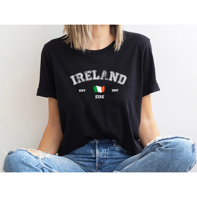 Ireland Sweatshirt, Ireland Shirt, Ireland Gift, Ireland Flag Gift, Travel Sweatshirt, Comfortable Unisex Pullover Hoodie.jpg