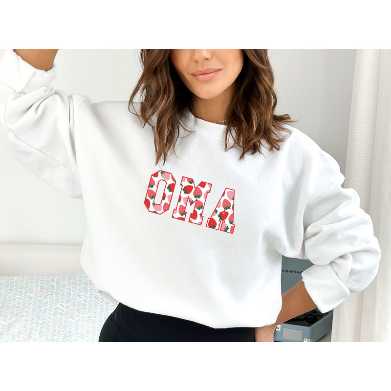 Strawberry Oma Sweatshirt, Strawberry Sweater for Oma, Mothers Day Gif.jpg