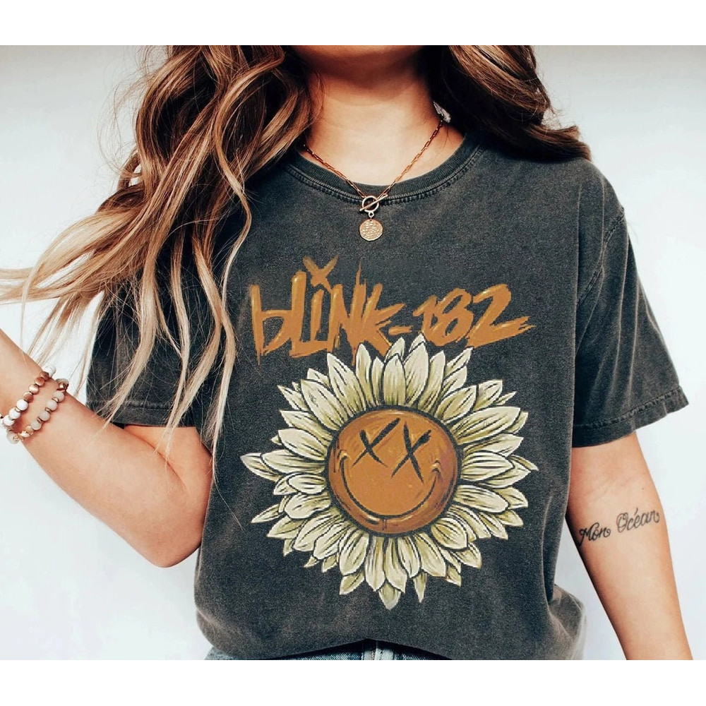 Blink 182 Art Shirt, Sweatshirt, Vtg Arrow Smiley Unisex Tee 90s.jpg