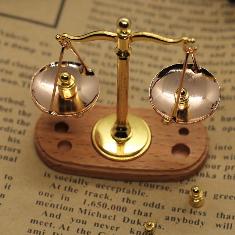 Exquisite Miniature Balance Scales Ornament, Antique Justice Scale Model, Kids Gift