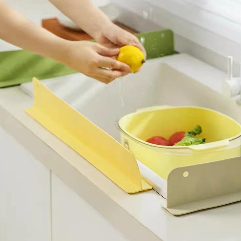 Silicone Sink Splash Guard With Suction Cups Water Baffle To Protect Clothes And Surfaces 2