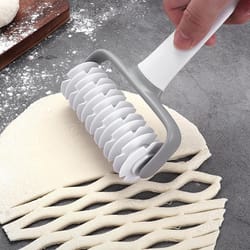 smooth turning dough roller cutter - professional kitchen gadget for pizza, cake, and cookie baking