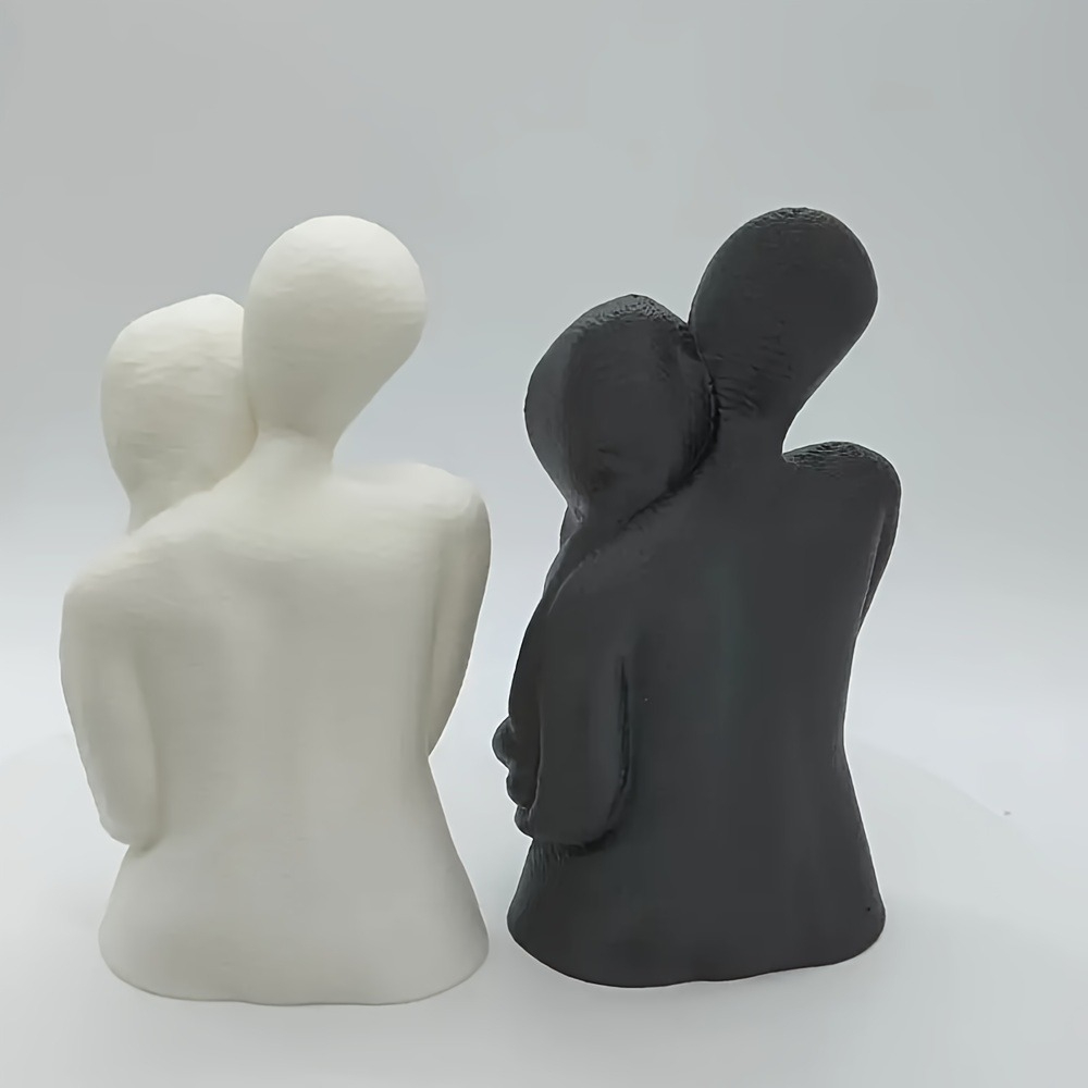 Printed Embracing Couple Statue – Modern Love Art Decoration & Gift