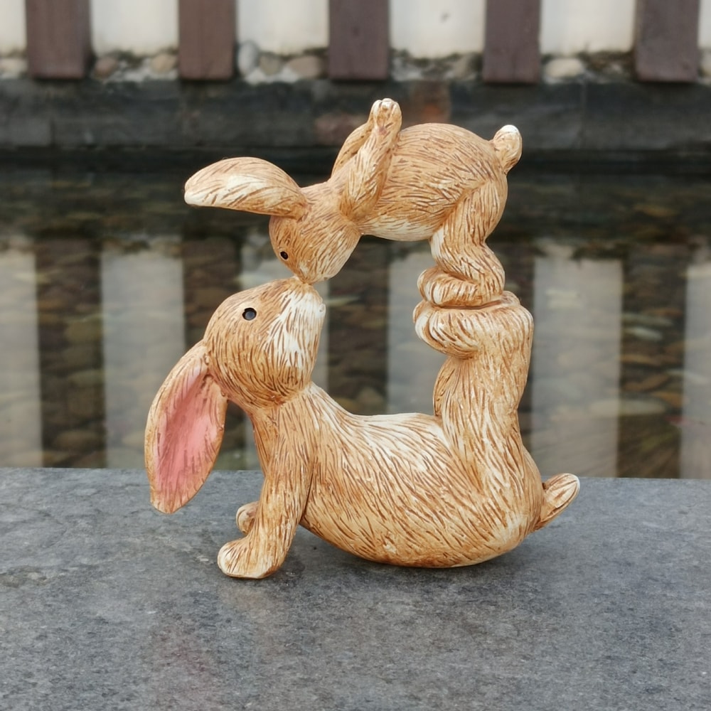 Valentines Day Kissing Rabbit Statue Acrylic Decorative Gift for Home