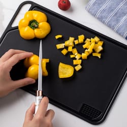 multifunctional cutting board with garlic press – ideal for vegetables & meat chopping