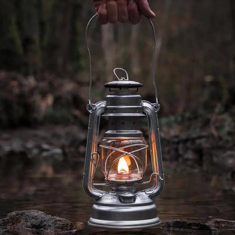 Vintage Kerosene Lantern Retro Metal Camping Oil Lantern For Outdoor Decor Emergency Lighting 0
