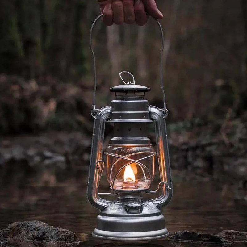 Vintage Kerosene Lantern Retro Metal Camping Oil Lantern For Outdoor Decor Emergency Lighting 0