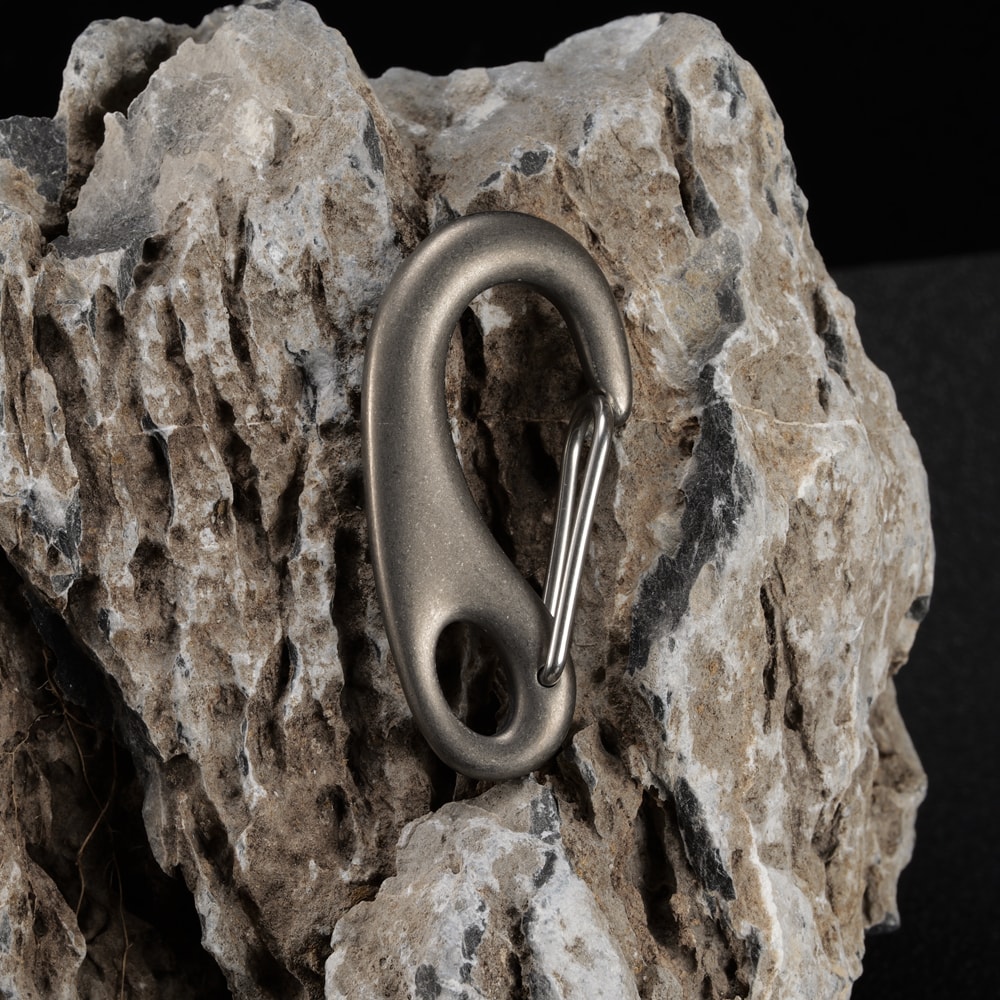 Titanium Alloy EDC Keychain Outdoor Carabiner Clip Durable Titanium keychain for Camping & Everyday Carry