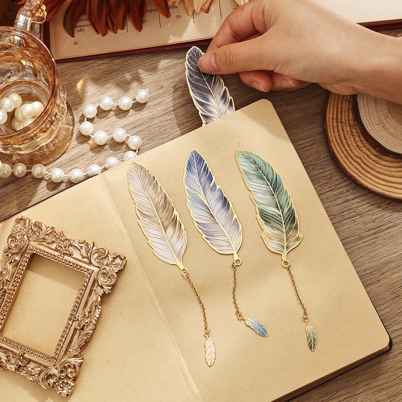 Vintage Feather Metal Bookmark With Chain Elegant Feather Bookmark Gift For Readers 3