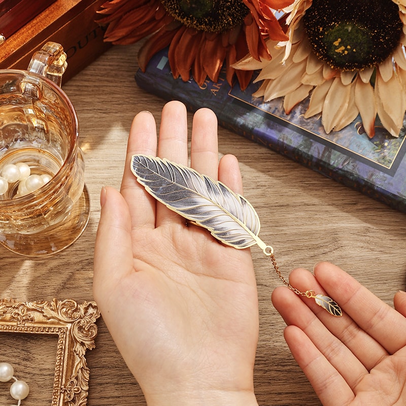 Vintage Feather Metal Bookmark With Chain Elegant Feather Bookmark Gift For Readers 4