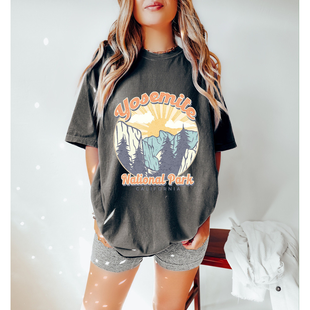 Yosemite National Park Oversized TShirt, Comfort Colors Tshirt, Graphic Tees For Women.jpg