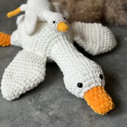 crochet pattern hugger goose