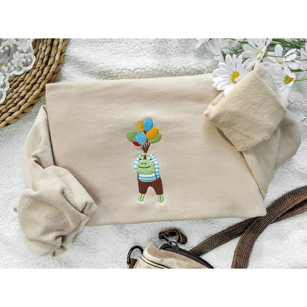 Embroidered Frog Crewneck,Trendy sweatshirt,Vintage sweatshirt,Unisex sweatshirt,Anniversary gift,Gift for her.jpg