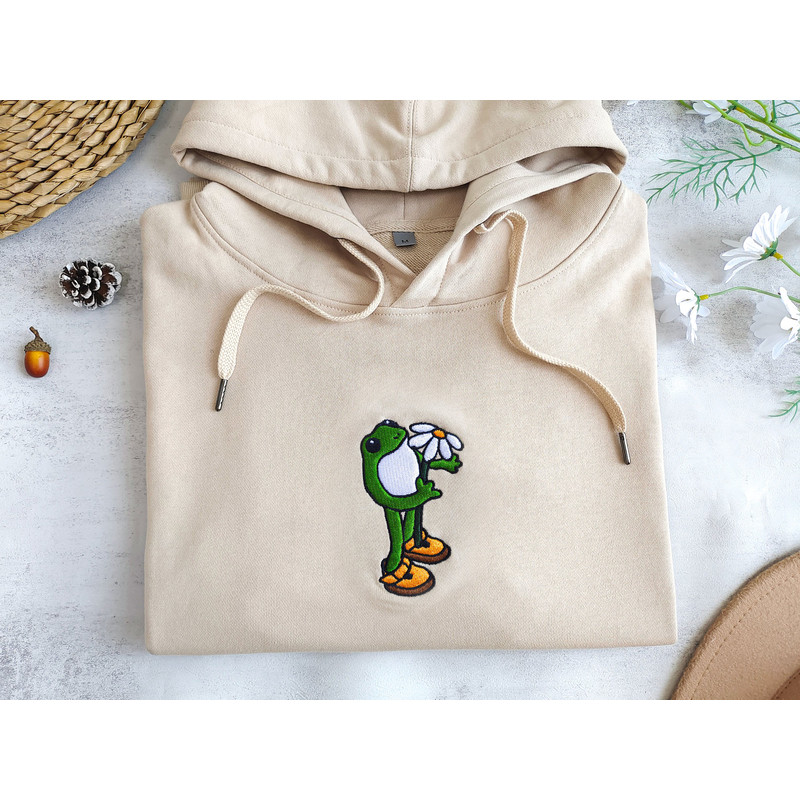 Embroidered Frog Hoodie,Cute daisy Sweatshirt, Frog with Flower Sweatshirt,Christmas Sweatshirt,Gift for Nature Lovers,Gift for Frog Lover.jpg