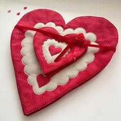 SWEET HEARTS Valentine's Day Quilted Placemats and coasters, Set of 1/2/4 red mats and cup holders for Valentine's Day