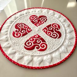 ROUND QUILTED TABLE TOPPER, Valentines Day Centrepiece, Red Hearts Table Mat, Circular Table Quilt, Mothers Day Gift