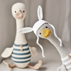 bernard the goose crochet pattern, english and espanol, pdf