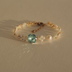 Light blue glass bracelet Aesthetic jewellery Cute flower bracelet Floral bead bracelet Crystal bracelet Jewellery
