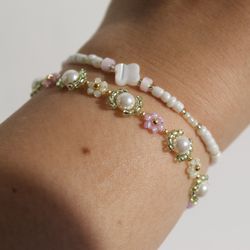 Pink Yellow Beaded Flower Bracelet Handmade Floral Dainty Bracelet Set, Beaded Jewelry, Flower Jewelry, Daisy Bracelet