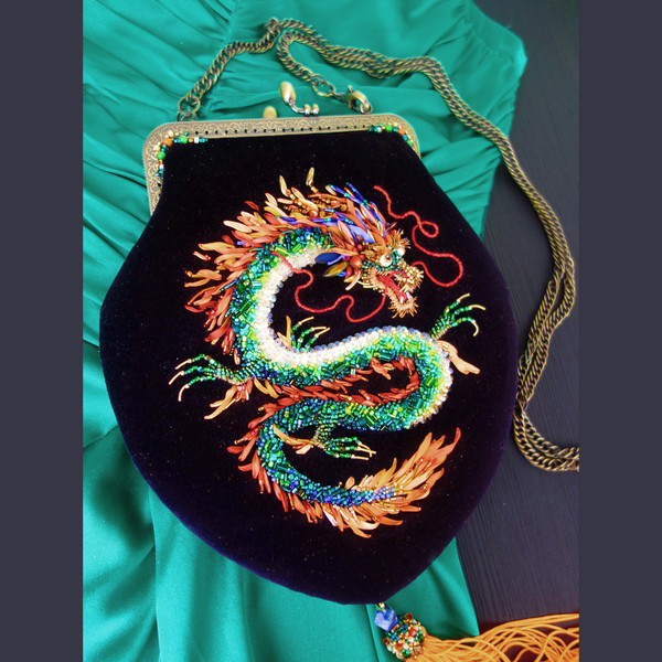 luxury chinese dragon bead embroidery velvet mini bag.jpg