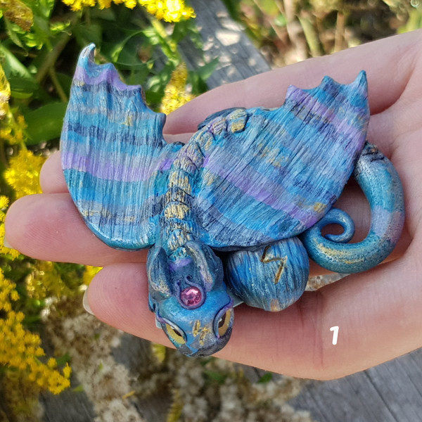 baby-dragon-sculpture-labradorite-style-polymer-clay-needle-minder-for-cross-stitch-figurine-dragon-by-annealart (1).png