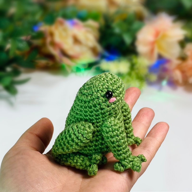 Frog-crochet-pattern-Frog-amigurumi-Crochet-pattern-pdf-Amigurumi-animals-Crochet-toy-DIY-Video-Youtube-03.jpg