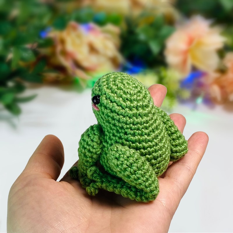 Frog-crochet-pattern-Frog-amigurumi-Crochet-pattern-pdf-Amigurumi-animals-Crochet-toy-DIY-Video-Youtube-04.jpg