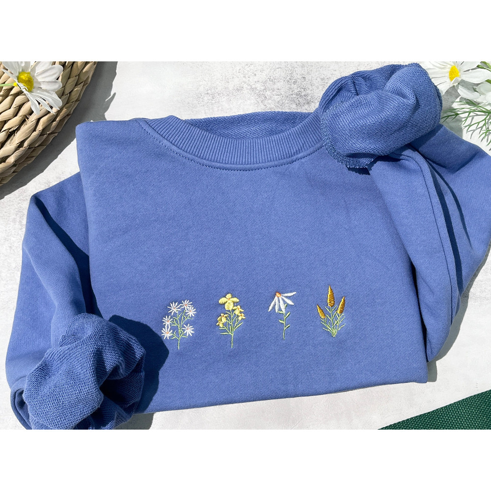 Crewneck Daisy sweatshirt embroidered,embroidered sweatshirt vintage,Flower Sweatshirt,Unisex sweatshirt,gifts for girlfriend.jpg