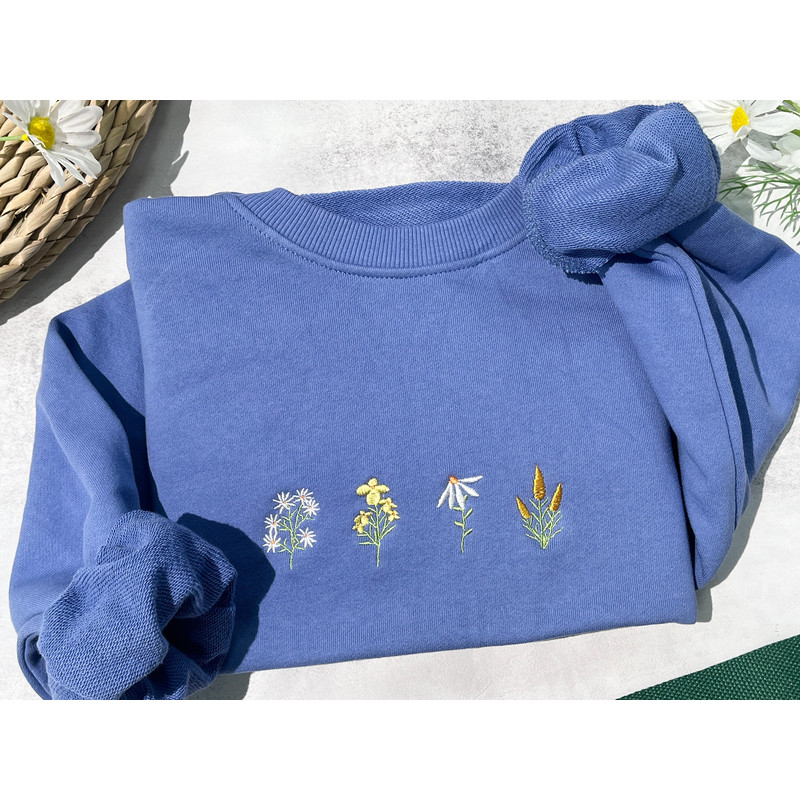 Crewneck Daisy sweatshirt embroidered,embroidered sweatshirt vintage,Flower Sweatshirt,Unisex sweatshirt,gifts for girlfriend.jpg
