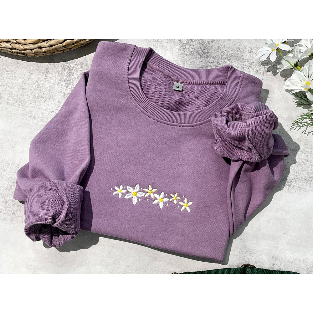 Daisies embroidered sweatshirt,embroidered Floral crewneck sweatshirt,embroidered crewneck,Best Friends Gift.jpg