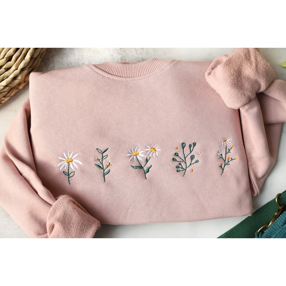 Pink daisy embroidered crewneck sweatshirt embroidered,Lovely Daisy,Floral Sweatshirt,Gifts for her,Gift for MAMA.jpg