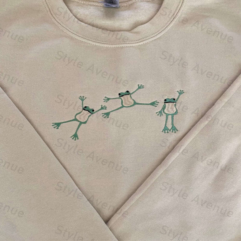 Frog Lover Embroidered Sweatshirt Crewneck Sweatshirt For Women And Women.jpg