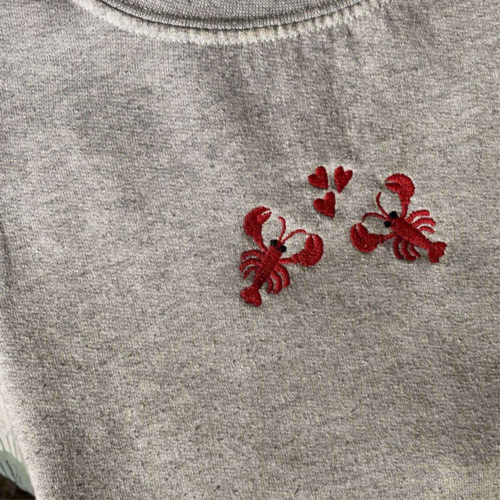 Lobsters in Love Embroidered Sweatshirt 2D Crewneck Sweatshirt For Men And Women.jpg
