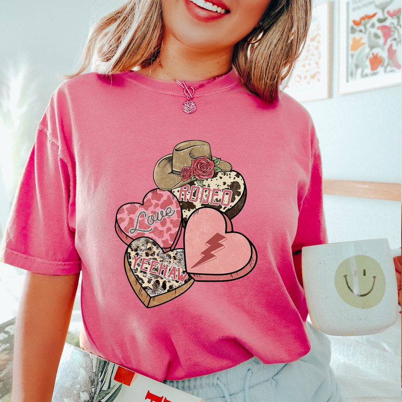 Howdy Heart Cowgirl Valentine, Rodeo Valentines Day tee, Romantic Gift, Comfort Colors® Shirt, Cowgirl Kisses Howdy Valentine, Valentine Tee.jpg