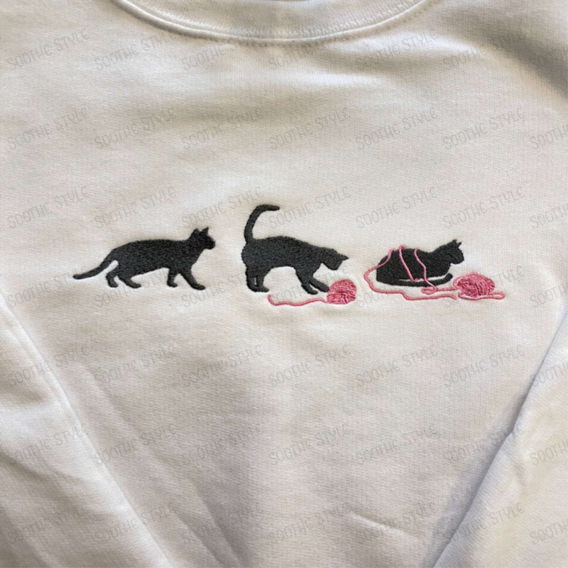 Cat with Yarn Embroidered Sweatshirt 2D Crewneck Sweatshirt For Women And Women.jpg