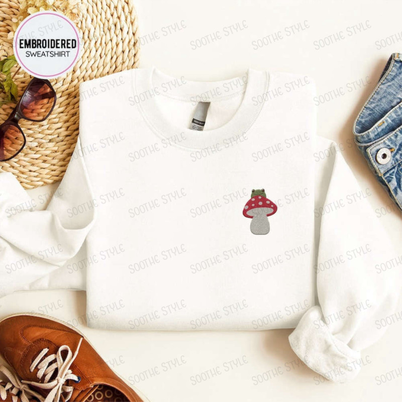 Frog Embroidered Sweatshirt 2D Crewneck Sweatshirt For Women And Women.jpg