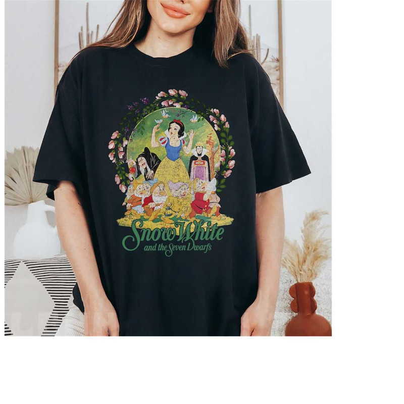 Disney Snow White Group Shot Classic Poster Floral Wreath T-Shirt, Snow White and Seven Dwarfs Tee,WDW Matching Family S.jpg