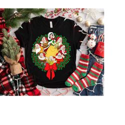 disney santa snow white and the seven dwarfs christmas wreath shirt, mickeys very merry christmas, disneyland holiday v
