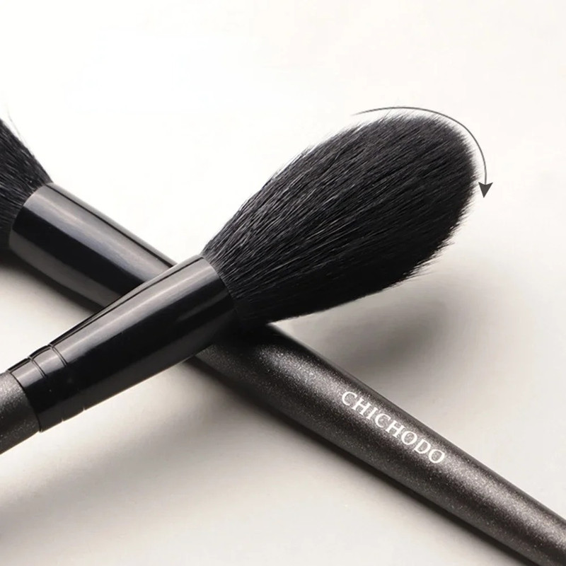 Professional Goat Hair Makeup Highlighter Brush, Long Handle Blending Brush, Blush and Concealer Beauty Tools