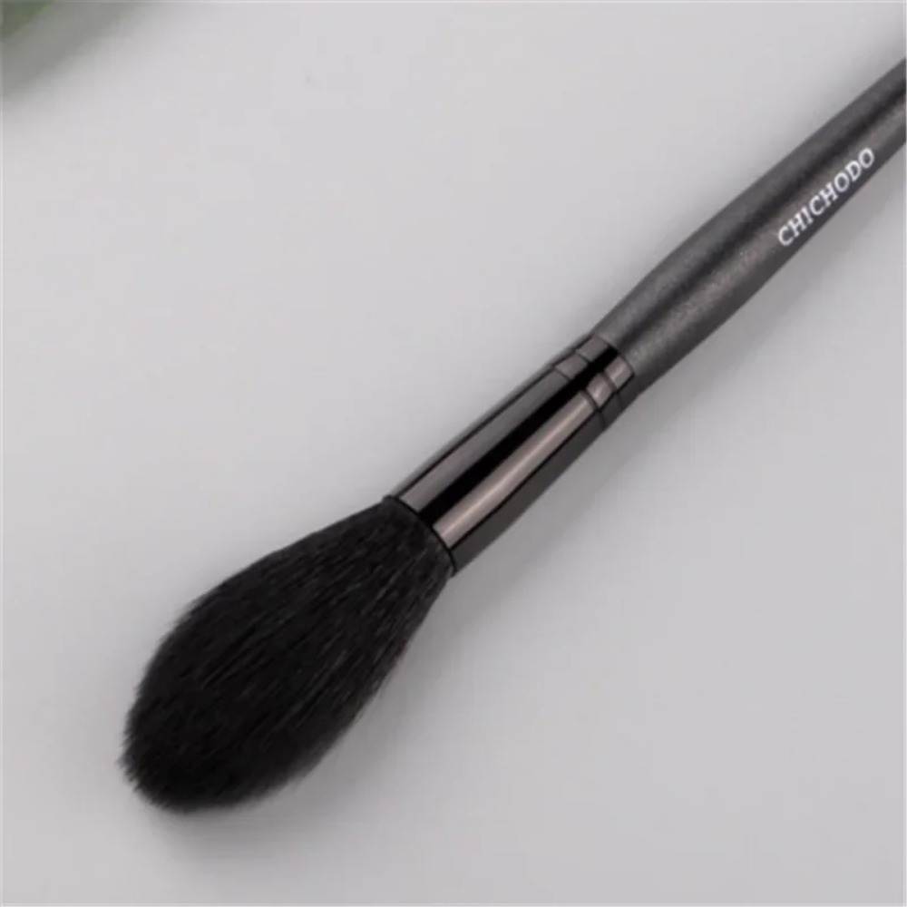 Professional Goat Hair Makeup Highlighter Brush, Long Handle Blending Brush, Blush and Concealer Beauty Tools